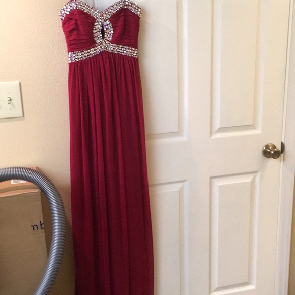 Red Jeweled Prom/Homecoming Formal Dress - Picture 2 of 5